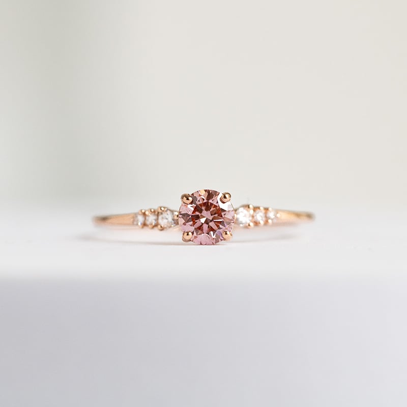 Zásnubný prsteň s certifikovaným fancy pink lab-grown diamantom Elise 144823