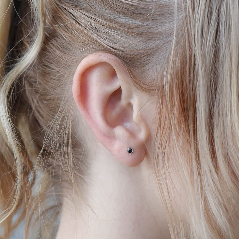 Minimalistická kolekcia šperkov s čiernymi diamantmi Jett 147373