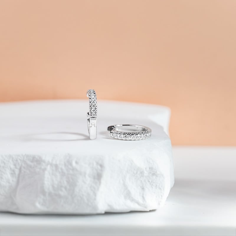 Elegantné kruhové naušnice s lab-grown diamantami Gomati 151393