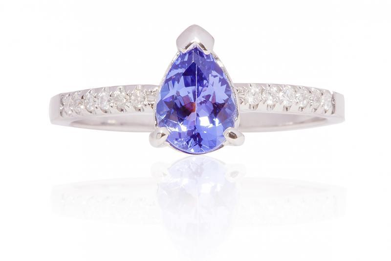  Zásnubný prsteň s tanzanitom a diamantmi 2813