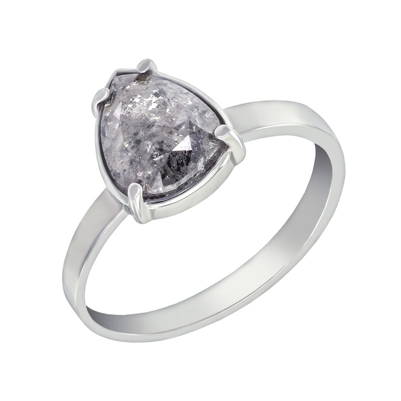 diamant v zlatom prsteni
