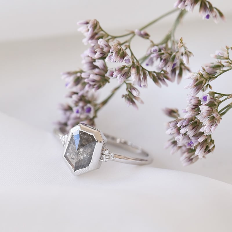 Prsteň so salt and pepper diamantom zo zlata 79503