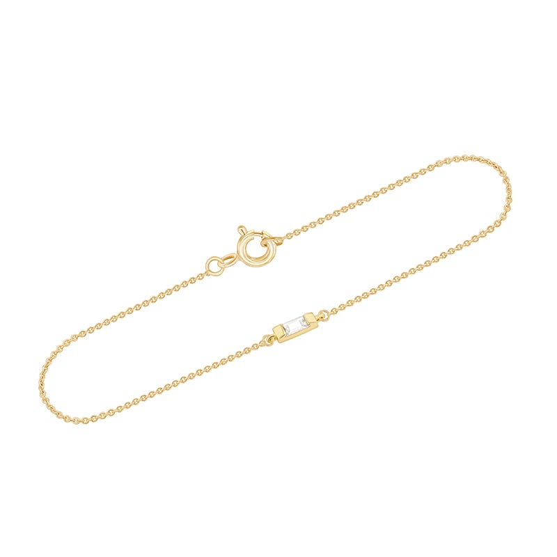 Minimalistický zlatý náramok s bielym zafírom