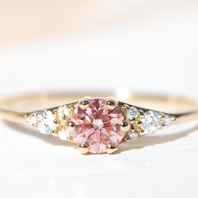 Zásnubný prsteň s certifikovaným fancy pink lab-grown diamantom Diana