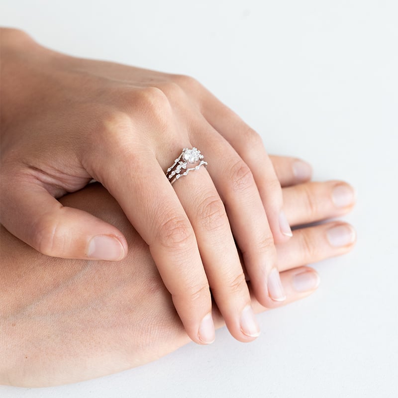 Zásnubný prsteň s diamantmi Carina 129054