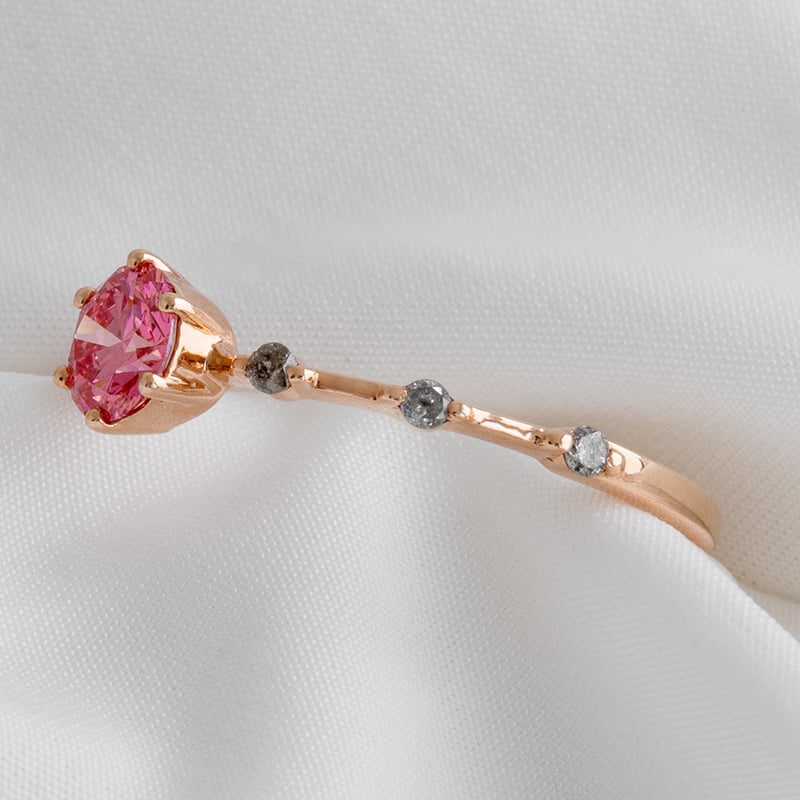Zásnubný prsteň s certifikovaným fancy pink lab-grown diamantom Jelena 136504