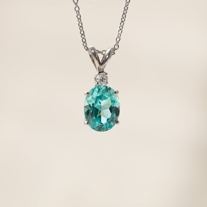 Zlatý prívesok s oválnym lab-grown paraiba turmalínom a diamantom Cipri 136944