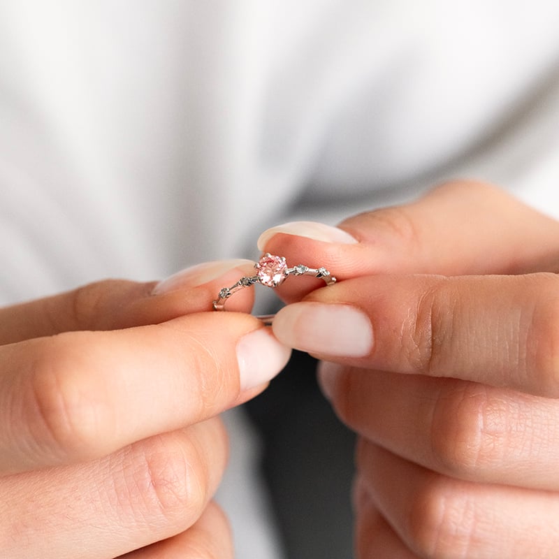 Zásnubný prsteň s certifikovaným fancy pink lab-grown diamantom Jelena 144894