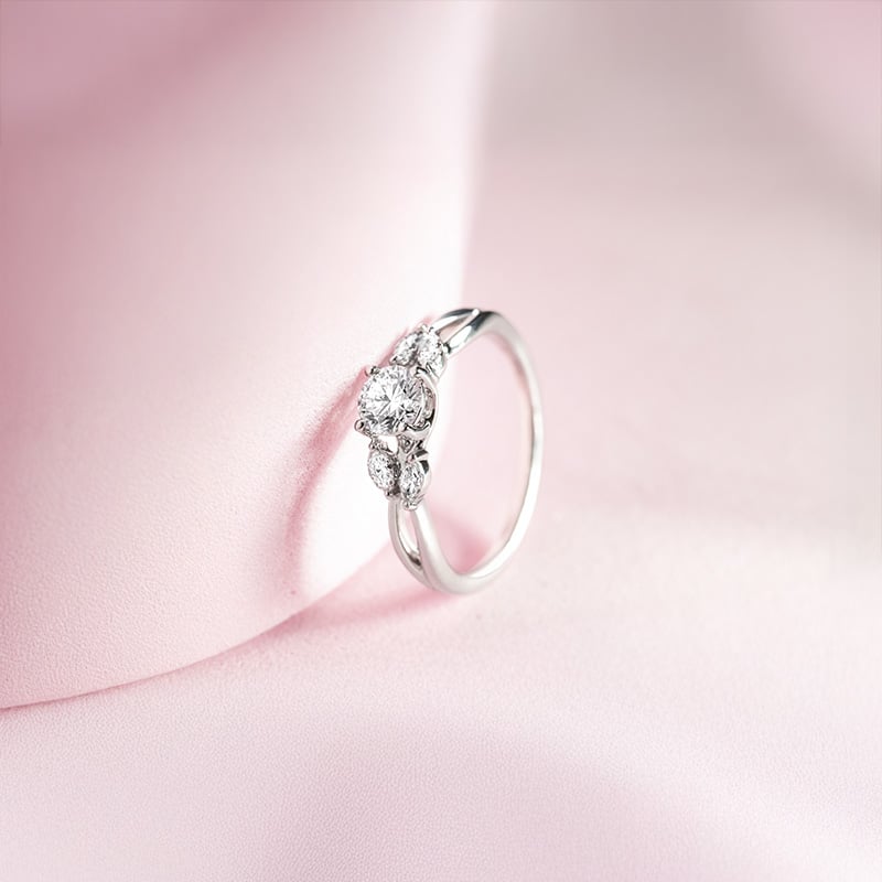 Romantický zásnubný prsteň s lab-grown diamantmi Fera 151624