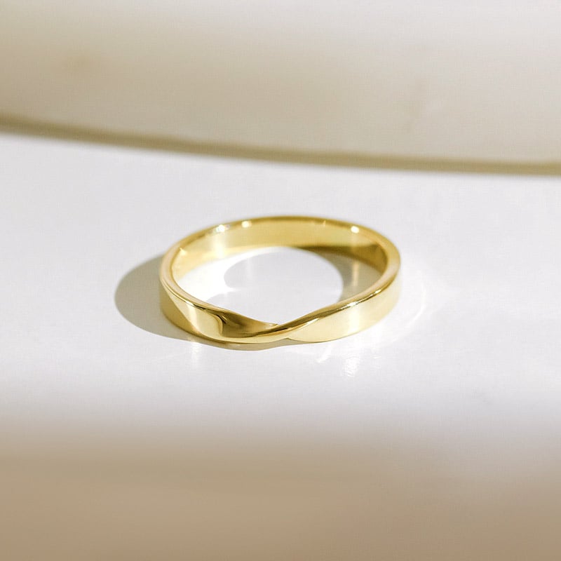 Zlaté prepletené svadobné obrúčky s diamantmi Aleisha 154454