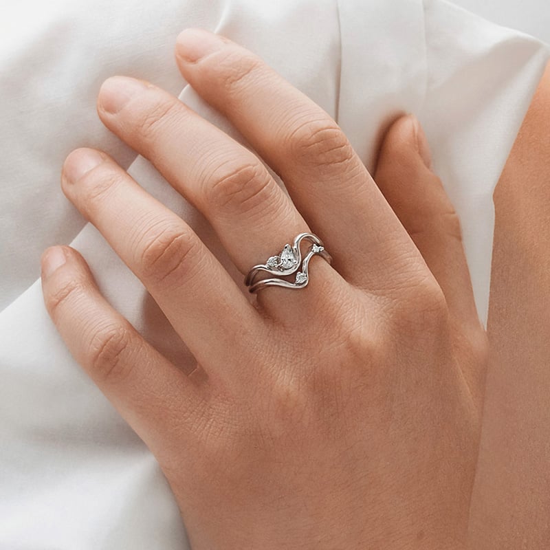 Vlnitý prsteň s diamantmi Lydie 155024
