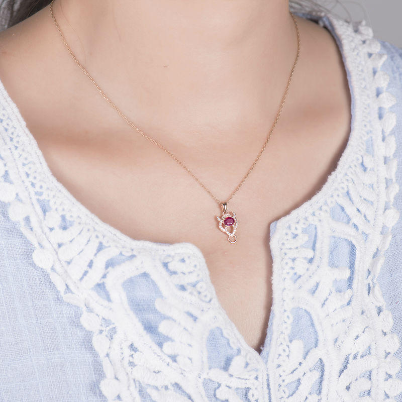 Rubínový prívesok v znamení Býka s diamantmi Taurus