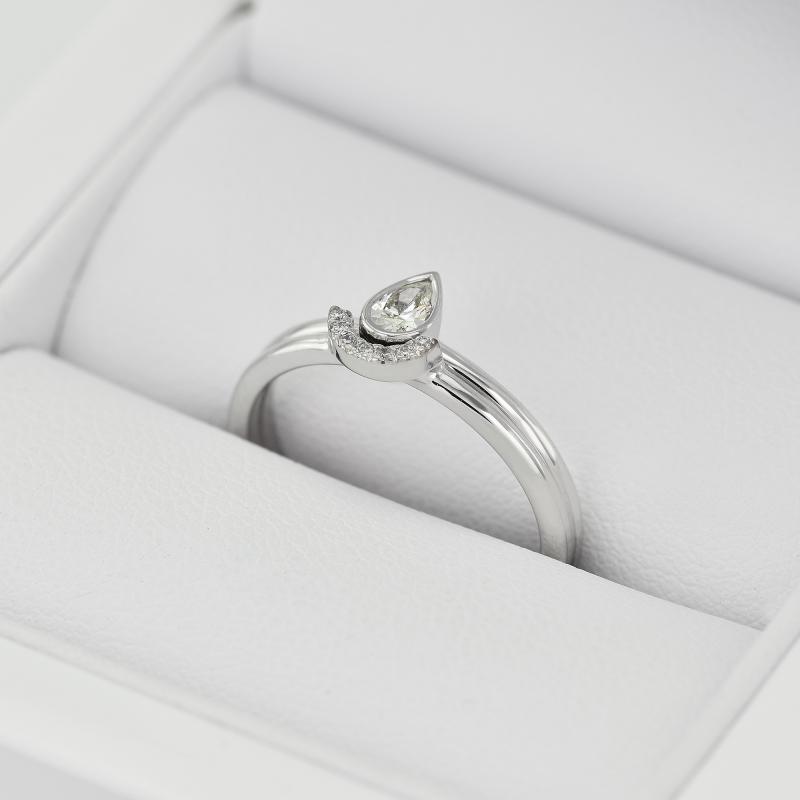 Prsteň s pear diamantom 22444