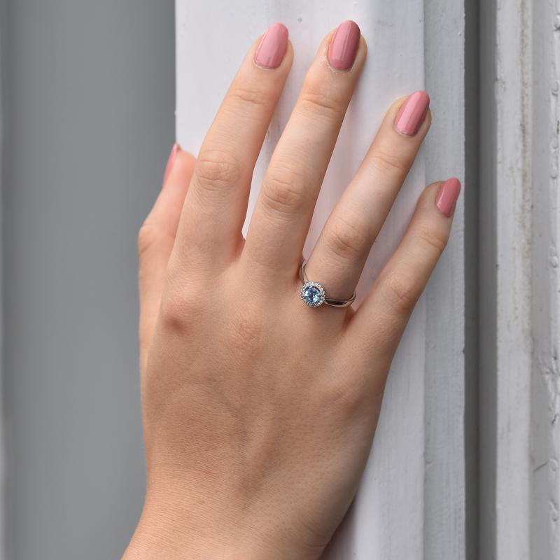 Zlatý prsteň s topásom a diamantmi 45024