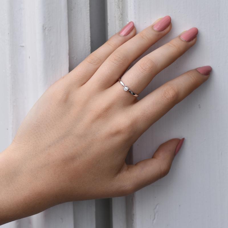 Elegantný zlatý prsteň s diamantom z bieleho zlata 45104