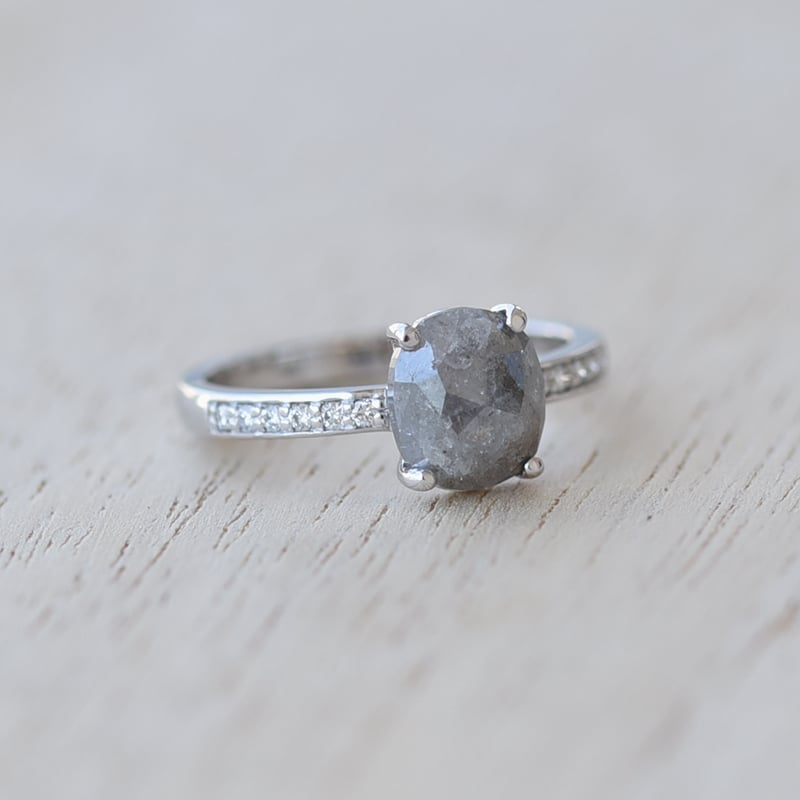 Prsteň s salt'n'pepper diamantom 62374