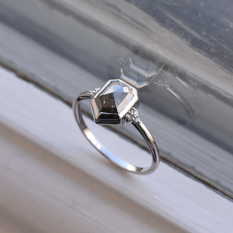 Prsteň so salt and pepper diamantom 79504