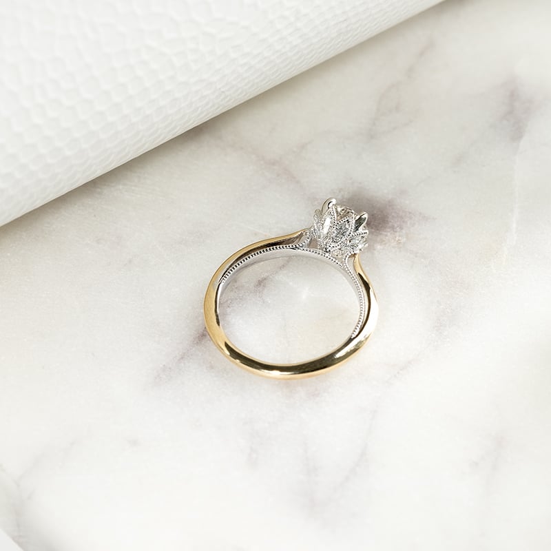 Zásnubný prsteň s postrannými marquise diamantmi Lisabet 132365