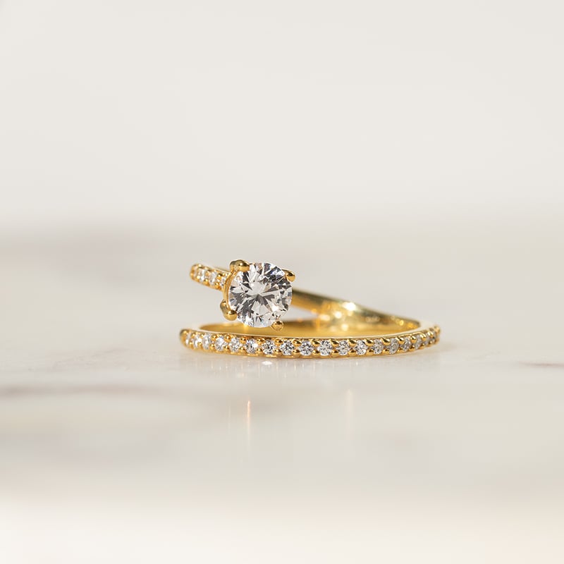 Atypický zásnubný prsteň s diamantmi Ada 137535