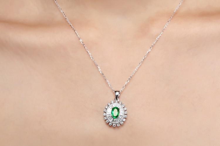 Náhrdelník s diamantmi 13835