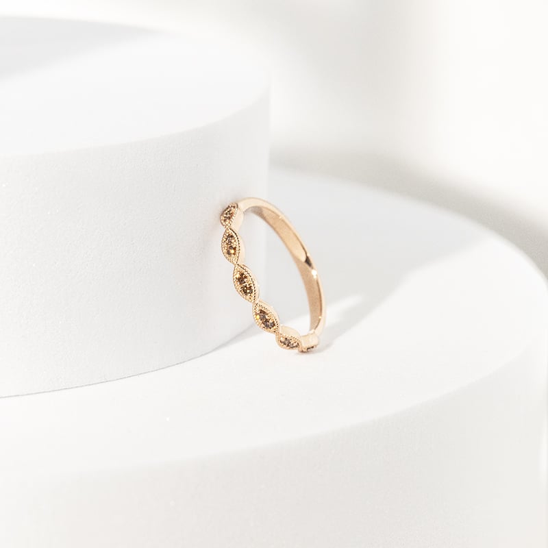 Nežný eternity prsteň zo zlata so champagne diamantmi Jelani