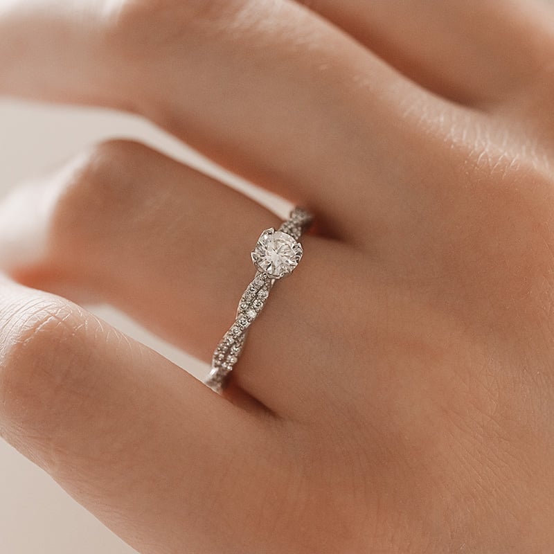 Diamantový zásnubný prsteň s prepletanou obrúčkou Meera 152675