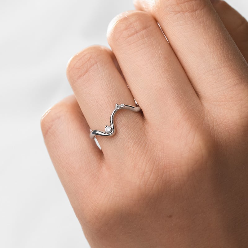 Vlnitý prsteň s diamantmi Lydie 155025