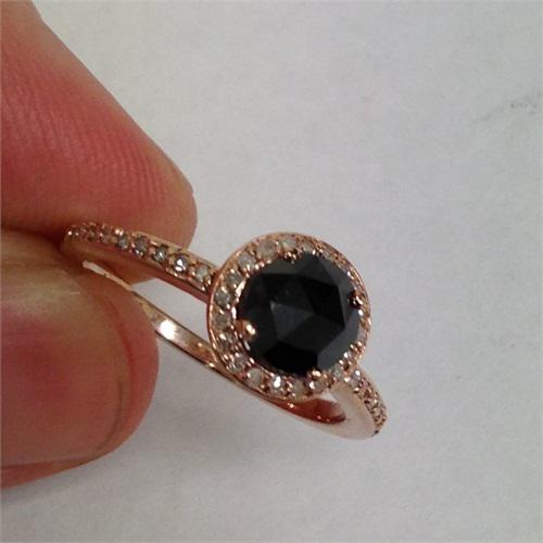 Prsteň z ružového zlata s čiernym diamantom 2695