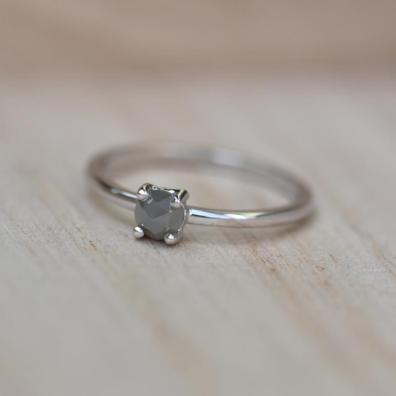 Zlatá prsteň s diamantom 44265
