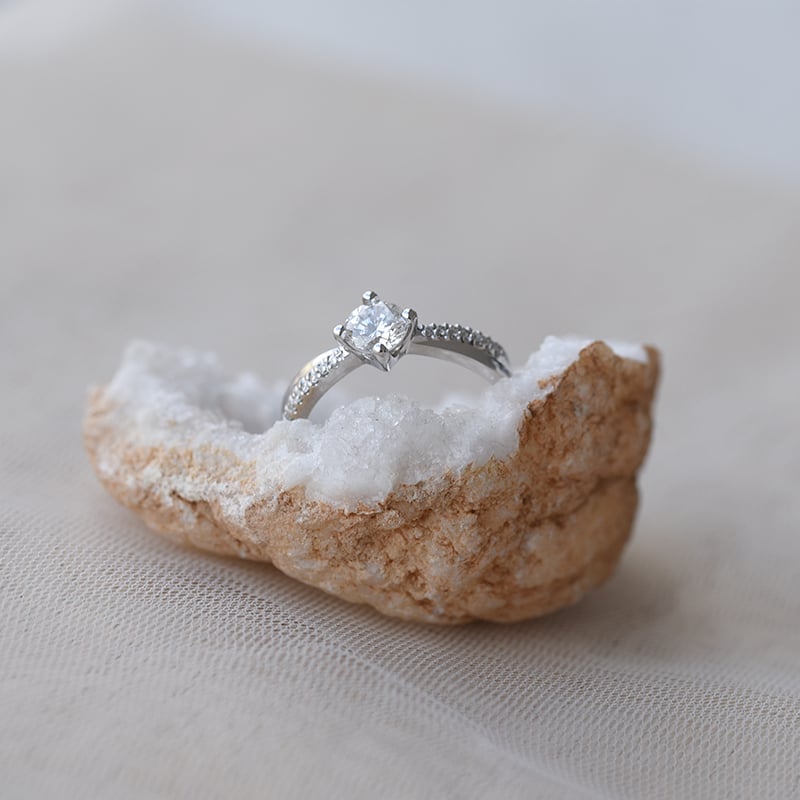 Prsteň s diamantmi 65355