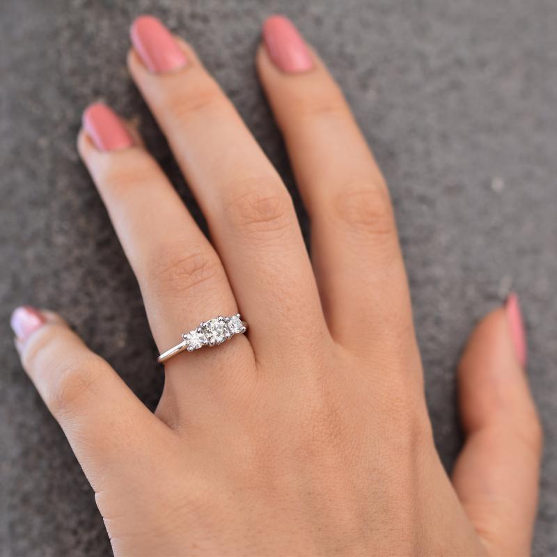 Zásnubný prsteň s diamantom zo zlata 66105