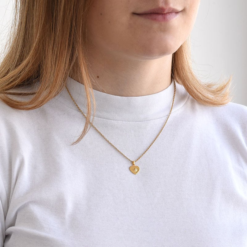 Romantický žltě pozlátený strieborný prívesok s diamantom 81645