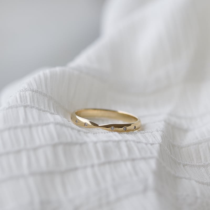 Minimalistický eternity prsteň s lab-grown diamantmi Ovone 101366