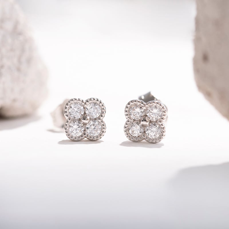 Náušnice s lab-grown diamantmi v tvare kvetov Smyth 110346