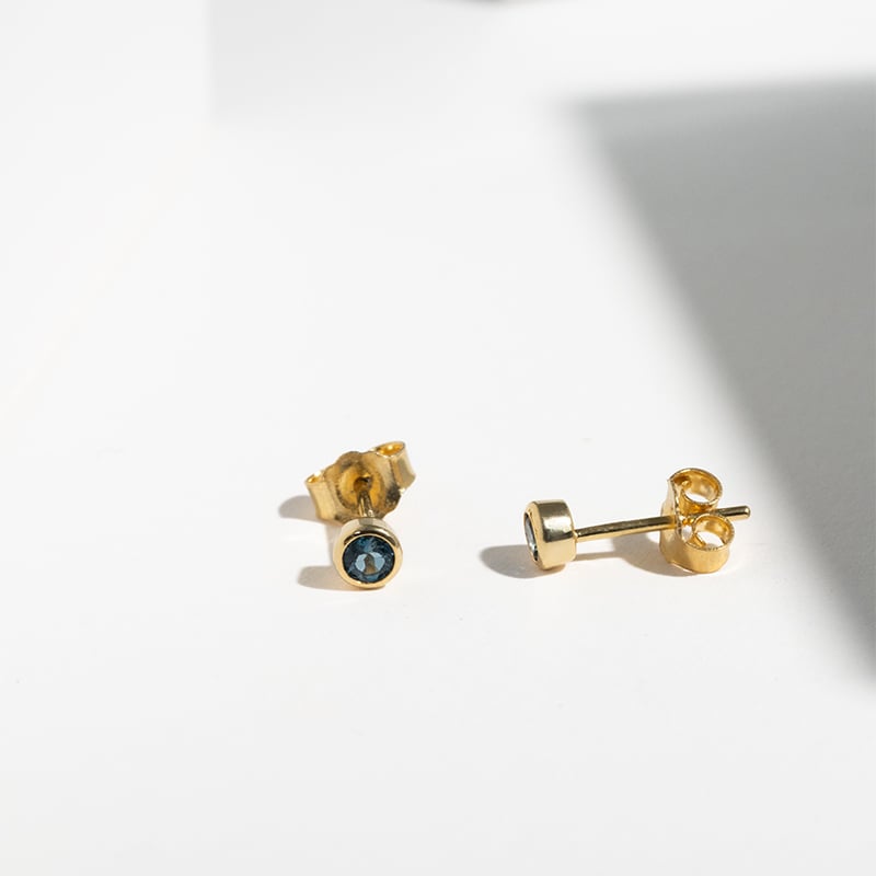 Minimalistické bezel náušnice s londýnskými topásmi Viosa 123346