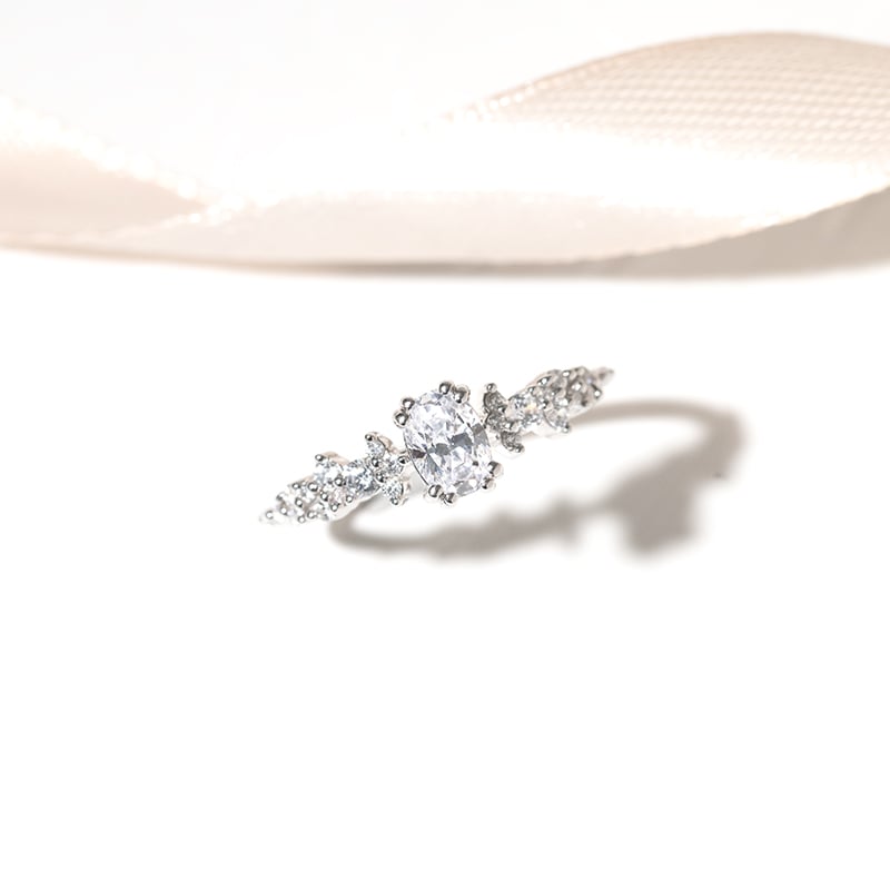 Zásnubný prsteň s oval diamantom Lane