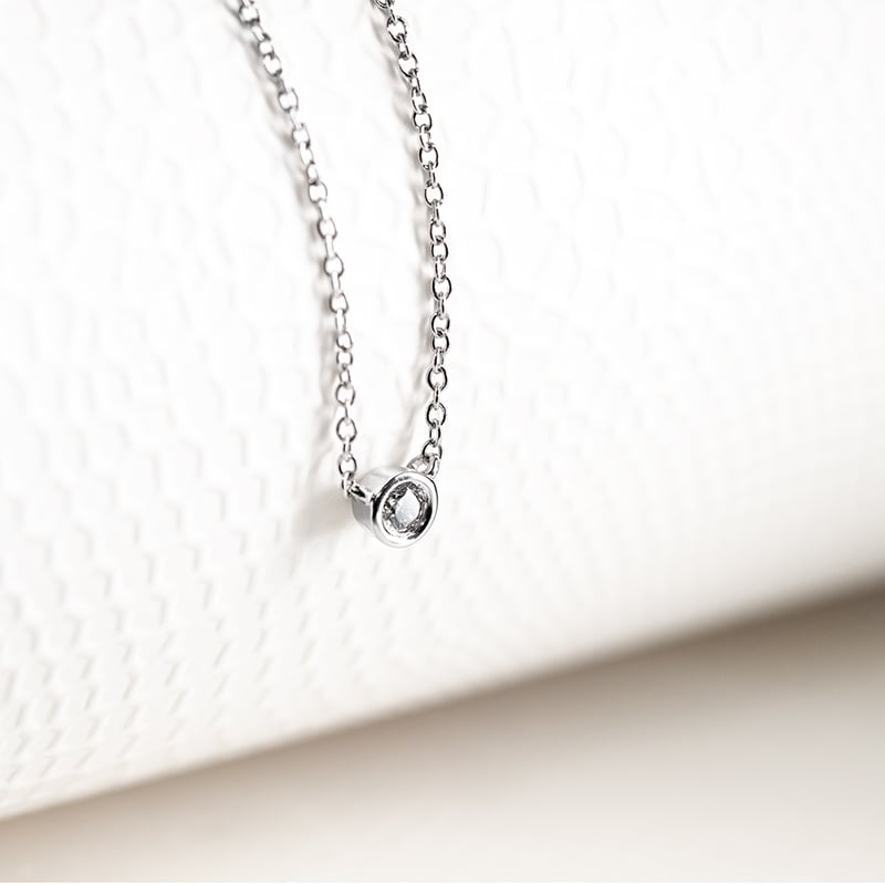 Strieborný minimalistický náhrdelník s diamantom Vieny 132086
