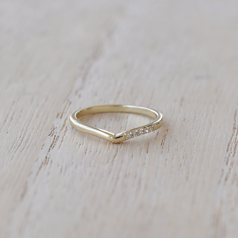 Zlatá eternity obrúčka s diamantmi a plochý prsteň Norene