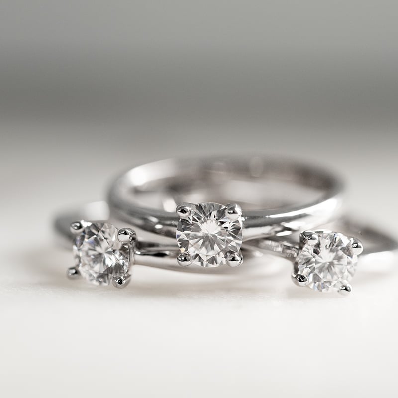 Zásnubný prsteň so srdiečkom a diamantom Lenal 135736