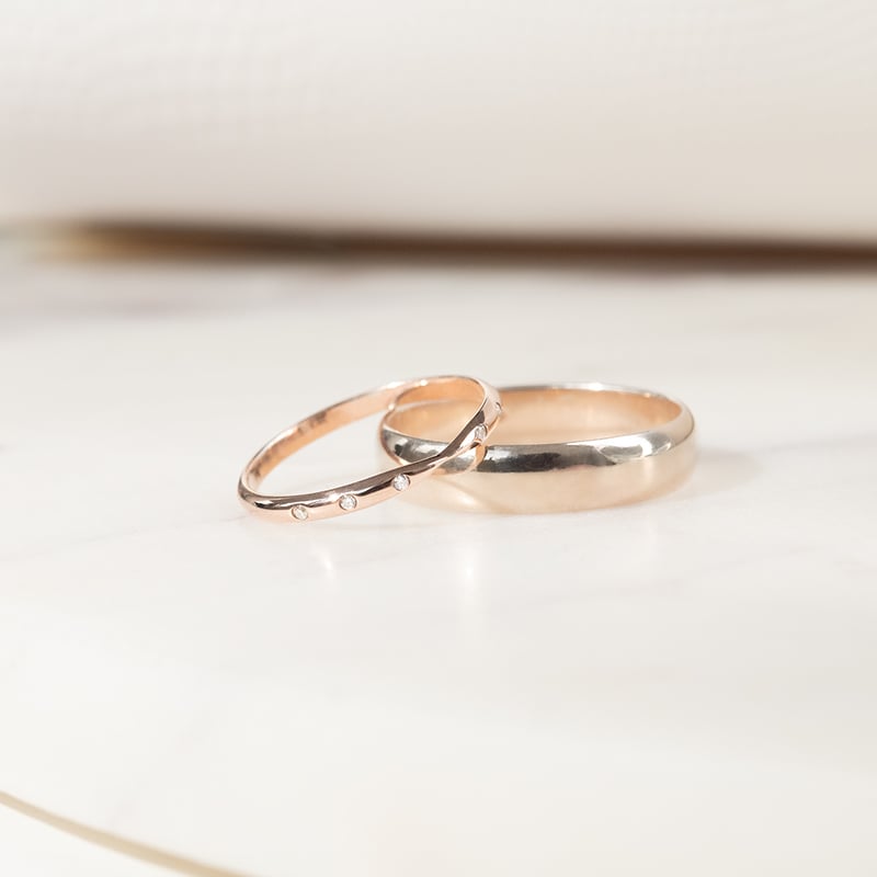 Zlatý minimalistický eternity prsteň s diamantmi Ovone