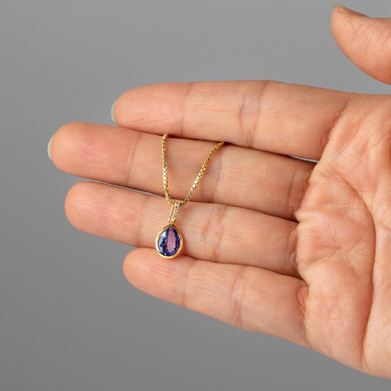 Zlatý bezel prívesok s pear tanzanitom a lab-grown diamantmi Martha 136546