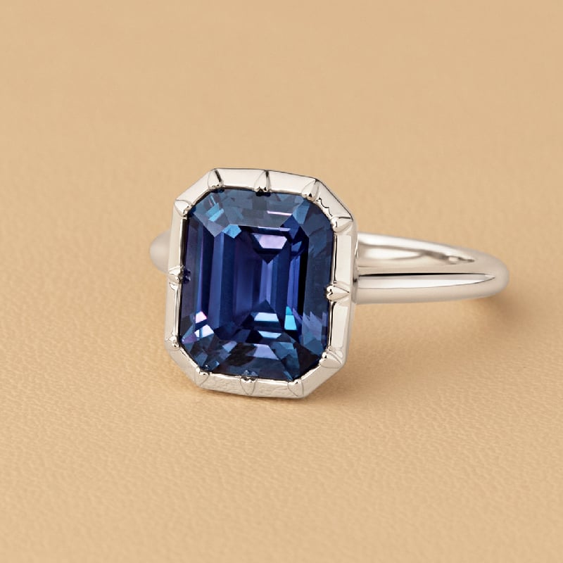 Zlatý bezel prsteň s emerald lab-grown alexandritom Kayla