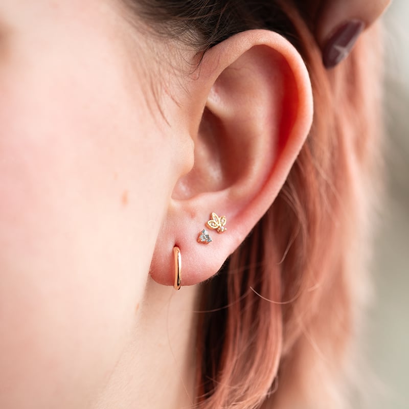 Zlatá piercing náušnica s nebesky modrými topásmi Ciera 138286