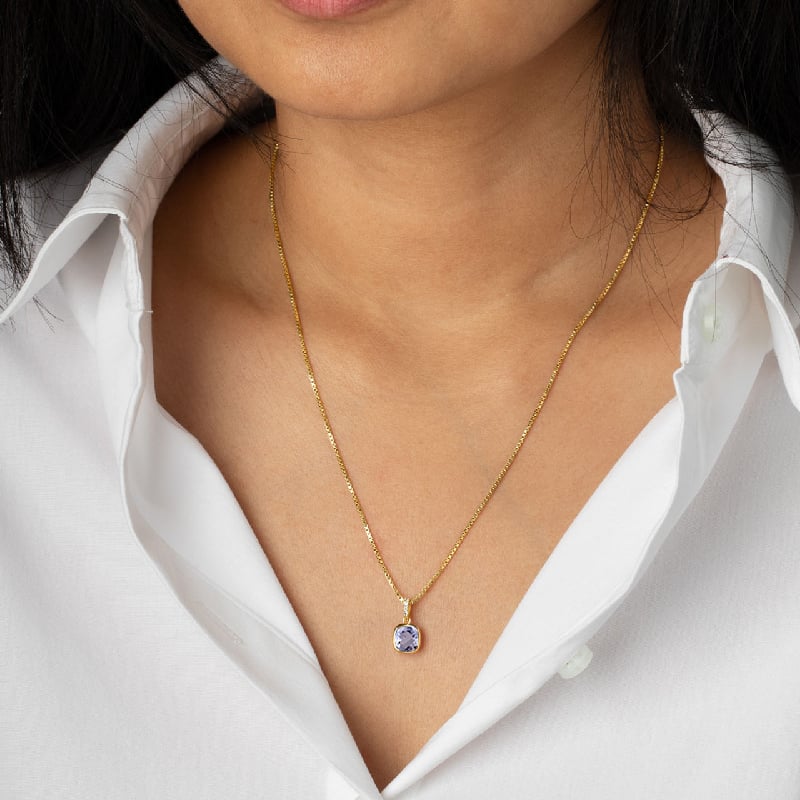 Zlatý bezel prívesok s cushion tanzanitom a lab-grown diamantmi Kathryn 150036