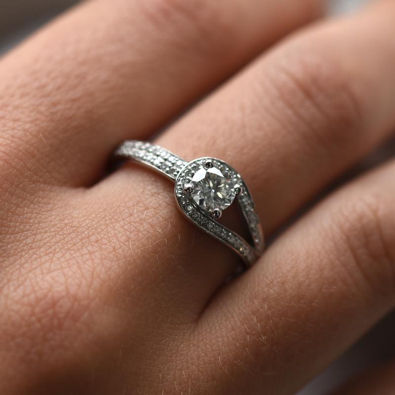 Zásnubný prsteň s diamantmi 49236