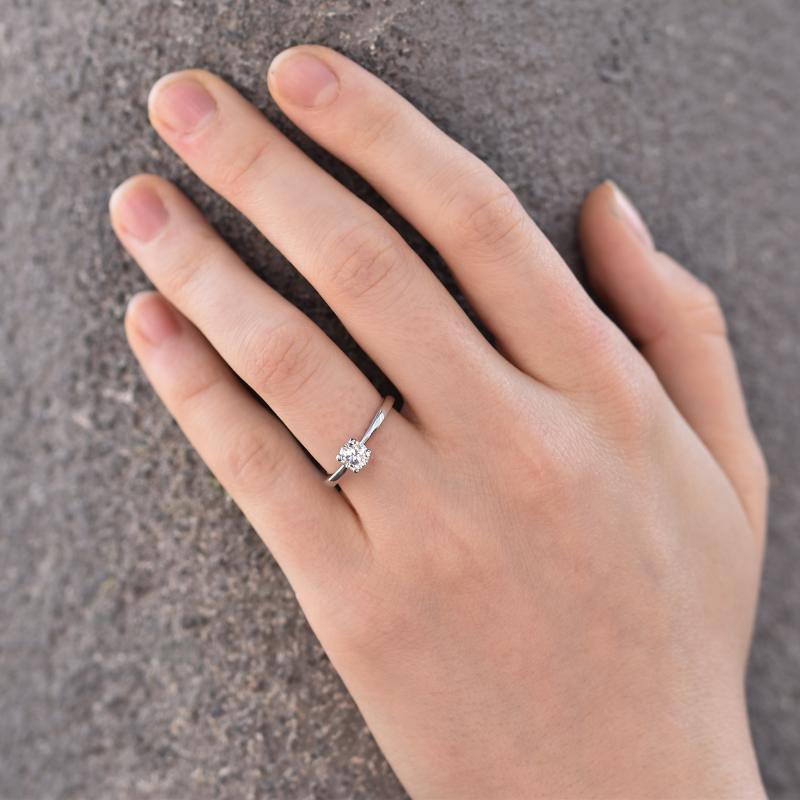 Platinový zásnubný prsteň s diamantom Ponie 62476
