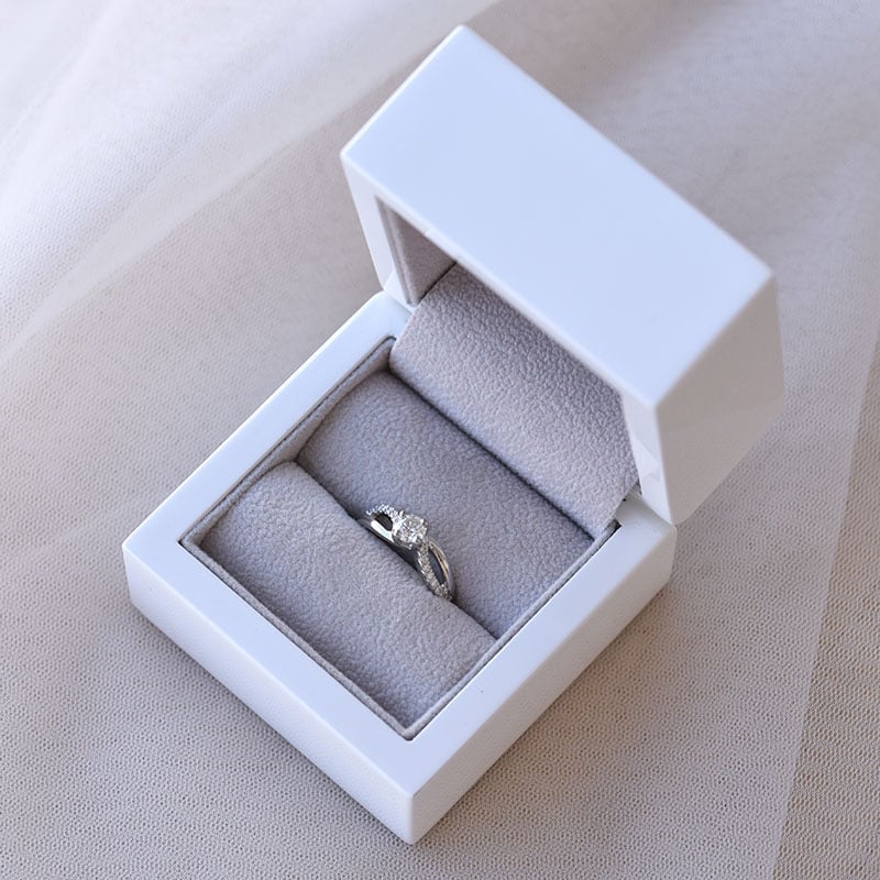 Zásnubný prsteň s diamantmi Laly 116417