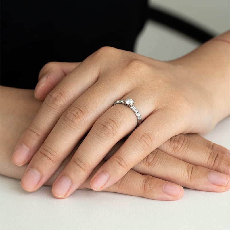Zásnubný prsteň s diamantmi Ranamie 125437
