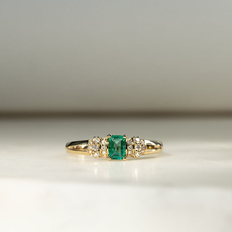 Zlatý prsteň s emerald smaragdom a diamantmi Lucan