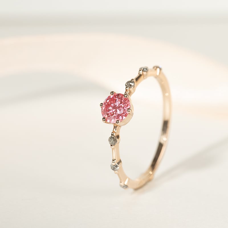 Zásnubný prsteň s certifikovaným fancy pink lab-grown diamantom Jelena